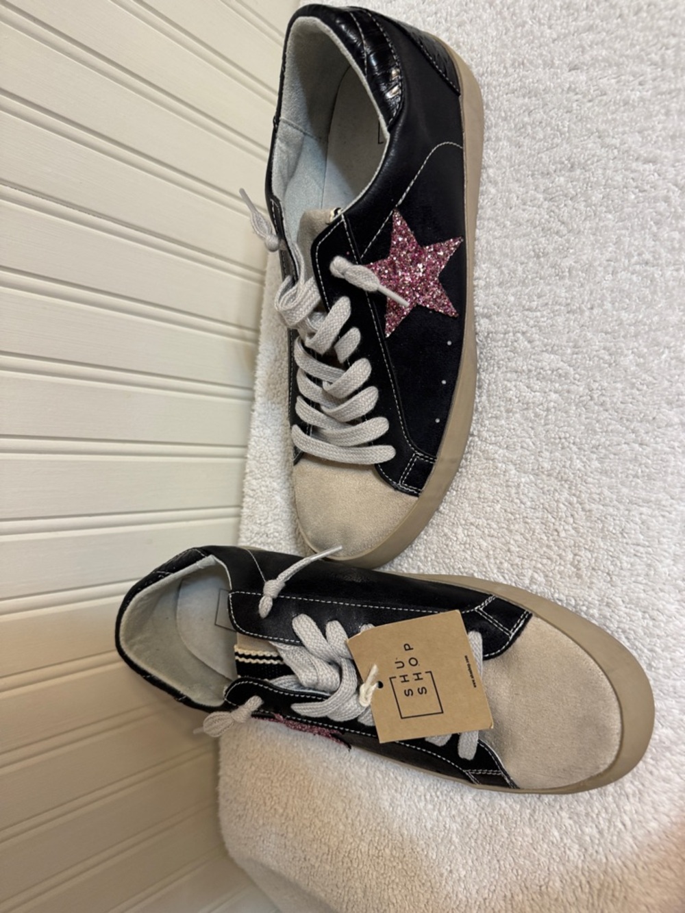 ShuShop Black Sneakers with Pink Glitter Star